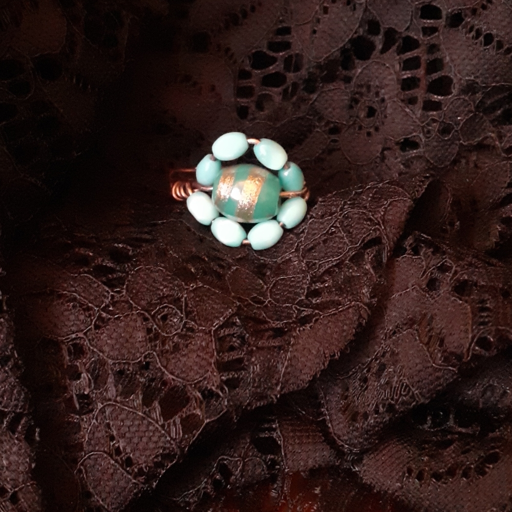 Turquoise blue and gold bead and wire ring sz 8